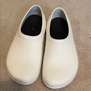CROCS Classic White Slip-On Clogs